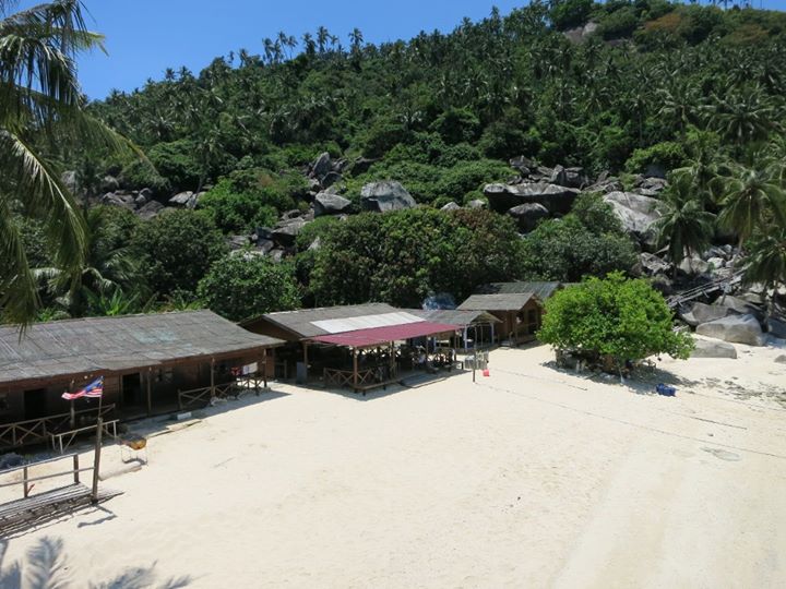 Dive Center For Sale - Dive resort in eastern Malaysia (Pulau Aur) for sale only 200,000 USD !!!