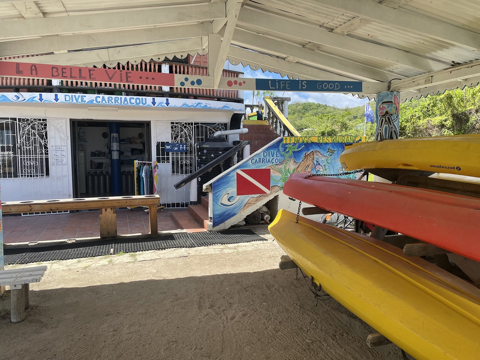 Dive Center For Sale - BEACH FRONT DIVE SHOP - CARRIACOU ISLAND - CARAÏBES